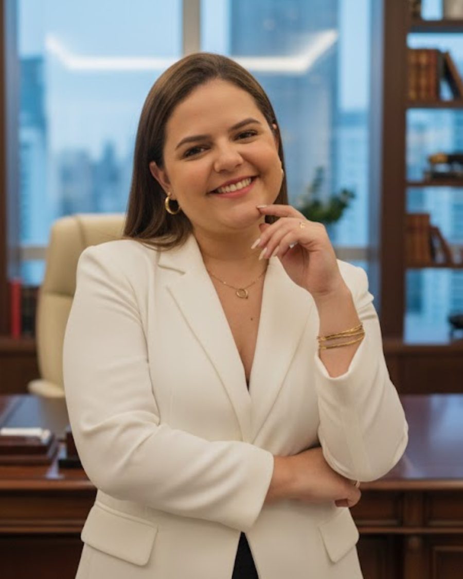 Nathielle Duarte, da ND Social Media, sorrindo em um escritório